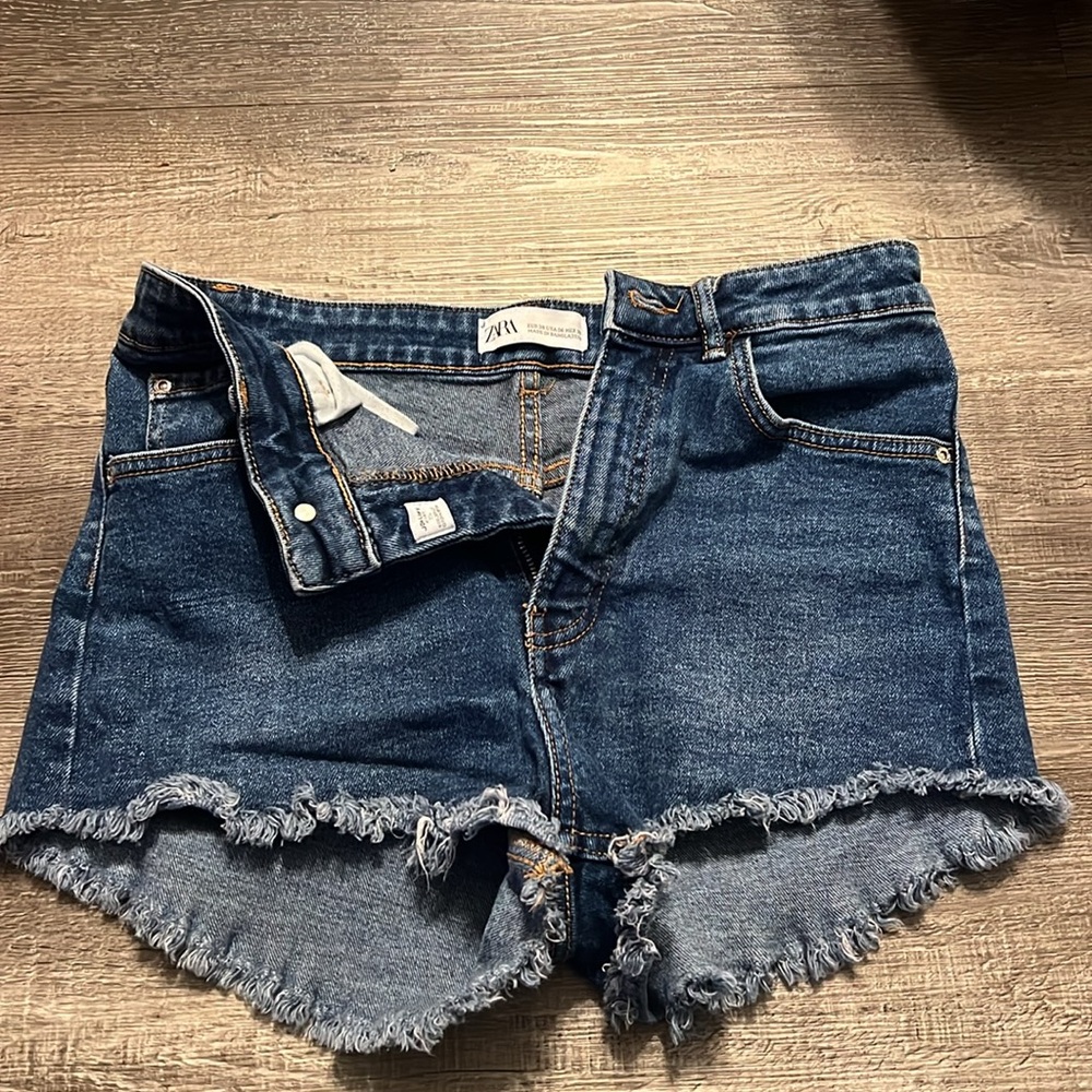 ZARA cutoff jean shorts Size 6